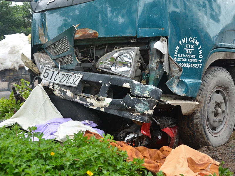 Vụ tai nạn khiến một người đàn ông cùng phương tiện bị cuốn vào gầm, tử vong tại chỗ